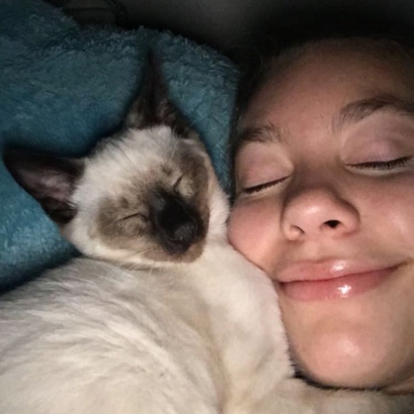 Meet your Posher, Avigayle - Picture 1 of 1